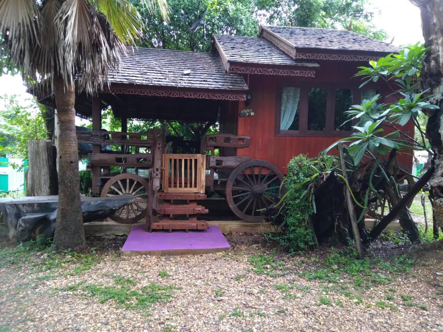 Denchai City Resort เด่นชัยซิตี้ รีสอร์ท Phrae Exteriör bild